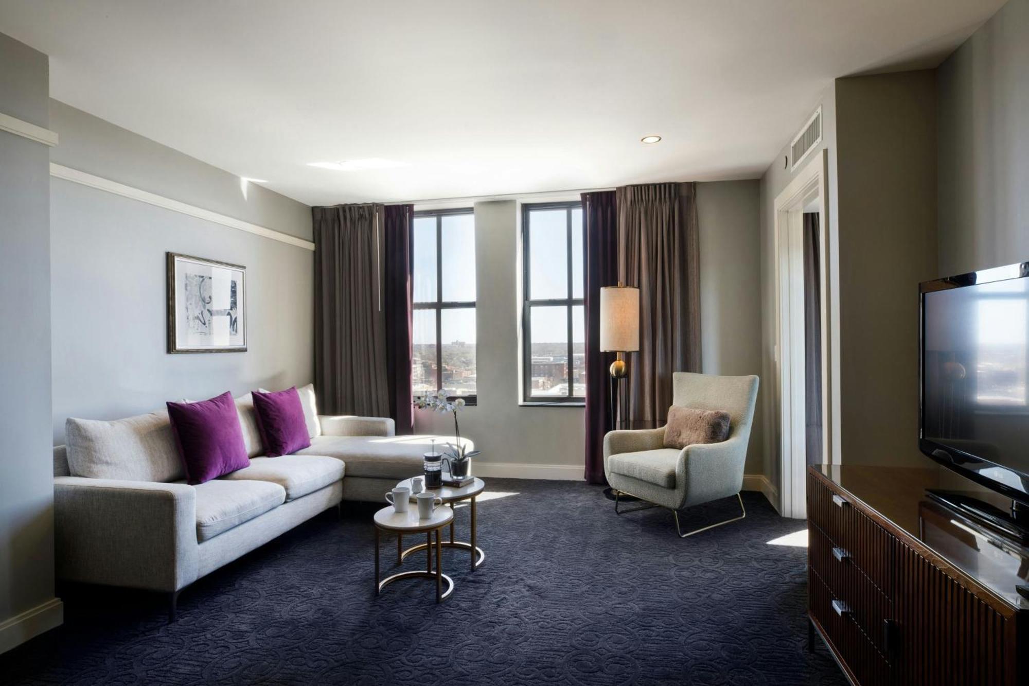 Ambassador Hotel Wichita, Autograph Collection Bagian luar foto
