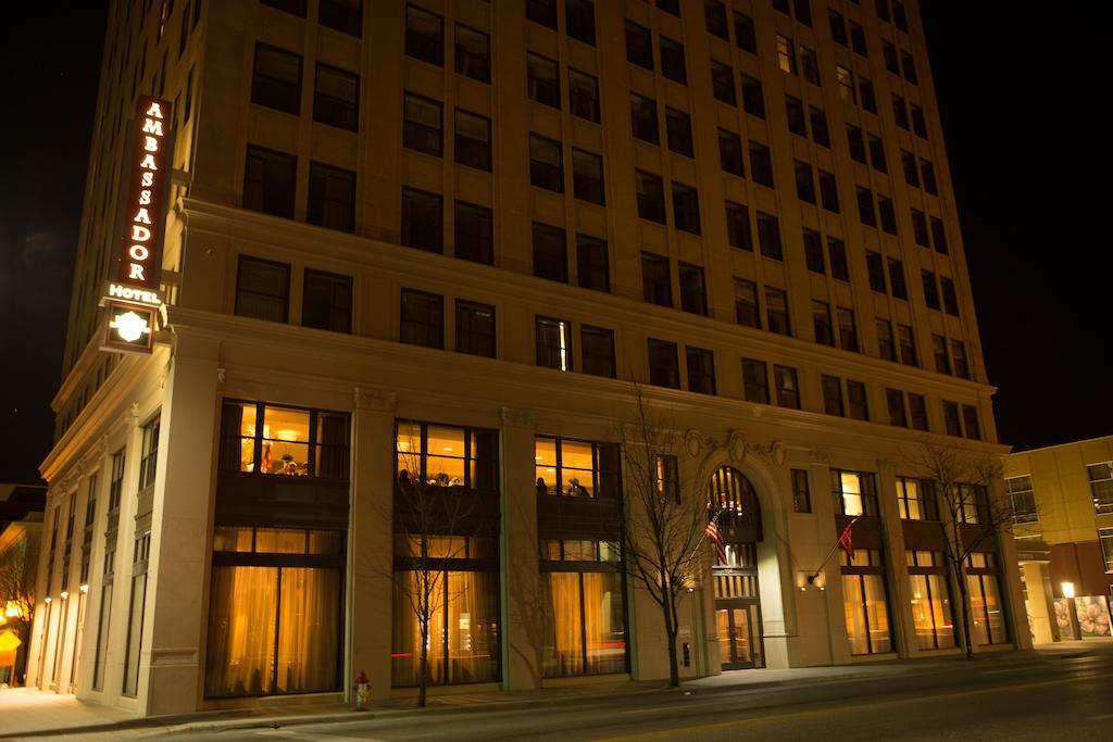 Ambassador Hotel Wichita, Autograph Collection Bagian luar foto
